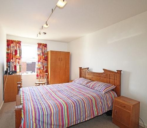 Oaklands Court Chichester bedroom